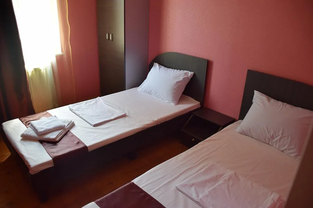 ***  Crossway Tbilisi Hotel グルジア